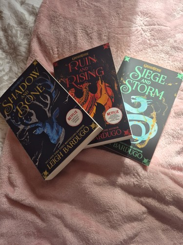 Shadow and bone trilogy book - trilogy,