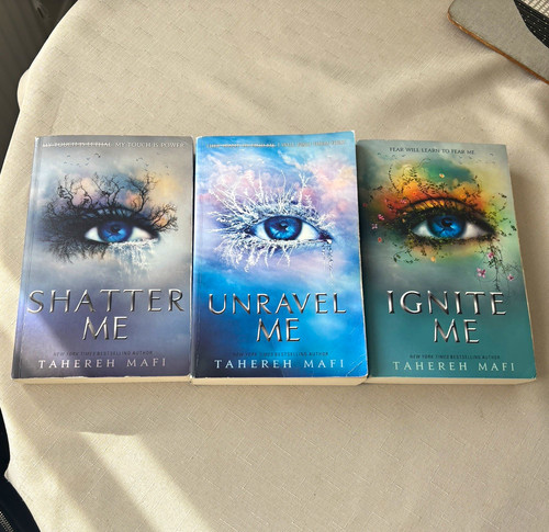 Tahereh mafi shatter series - tahereh,