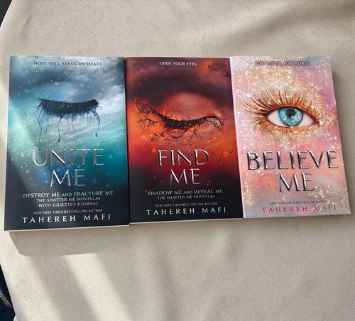 Tahereh mafi shatter series - me,