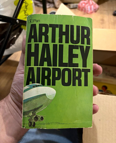 Airport arthur hailey - arthur,